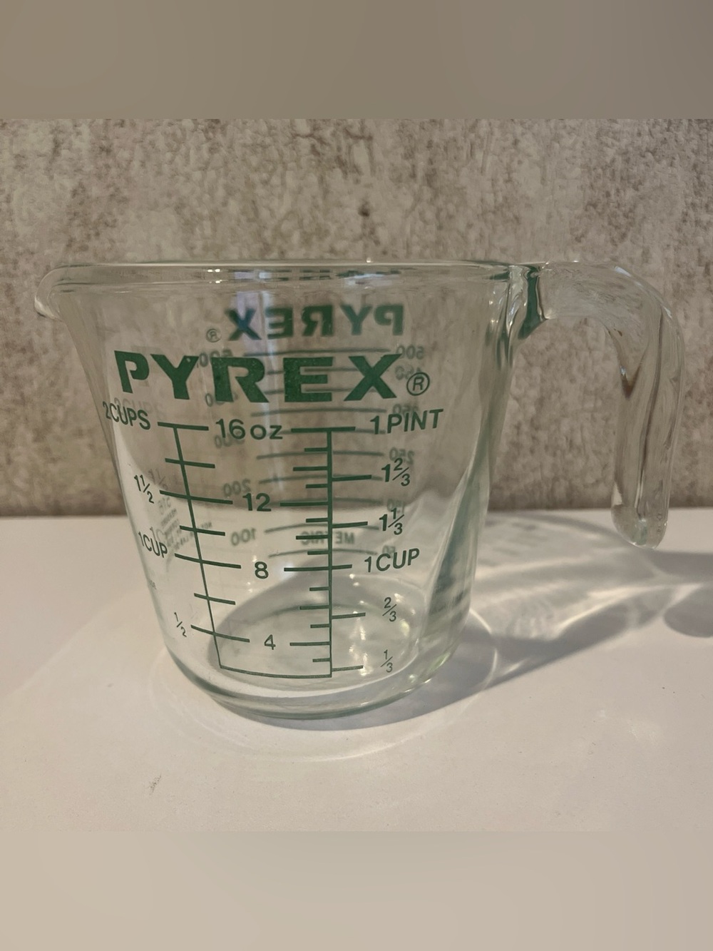 Vintage Pyrex 2 Cup Glass Measuring Cup Green Lettering w/Handle Corning 516 EUC